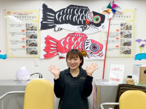 5月の装飾完成しました！今月は日本の空を泳ぐ鯉のぼりです【リハビリデイサービス施設「リハトレ専科西戸山公園」】